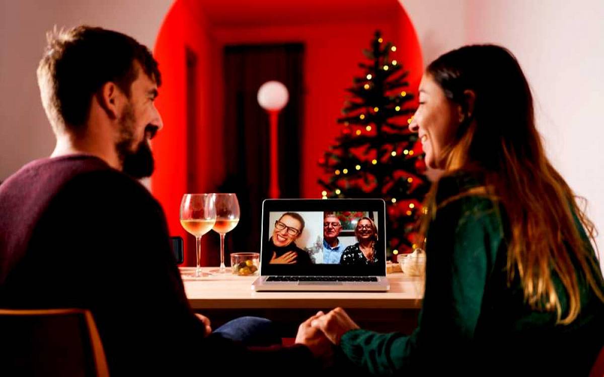 První covidové Vánoce jsou za dveřmi, na Štědrý den ještě nakoupíme dárky, na Silvestra zákaz vycházení První covidové Vánoce jsou za dveřmi, na Štědrý den ještě nakoupíme dárky, na Silvestra zákaz vycházení