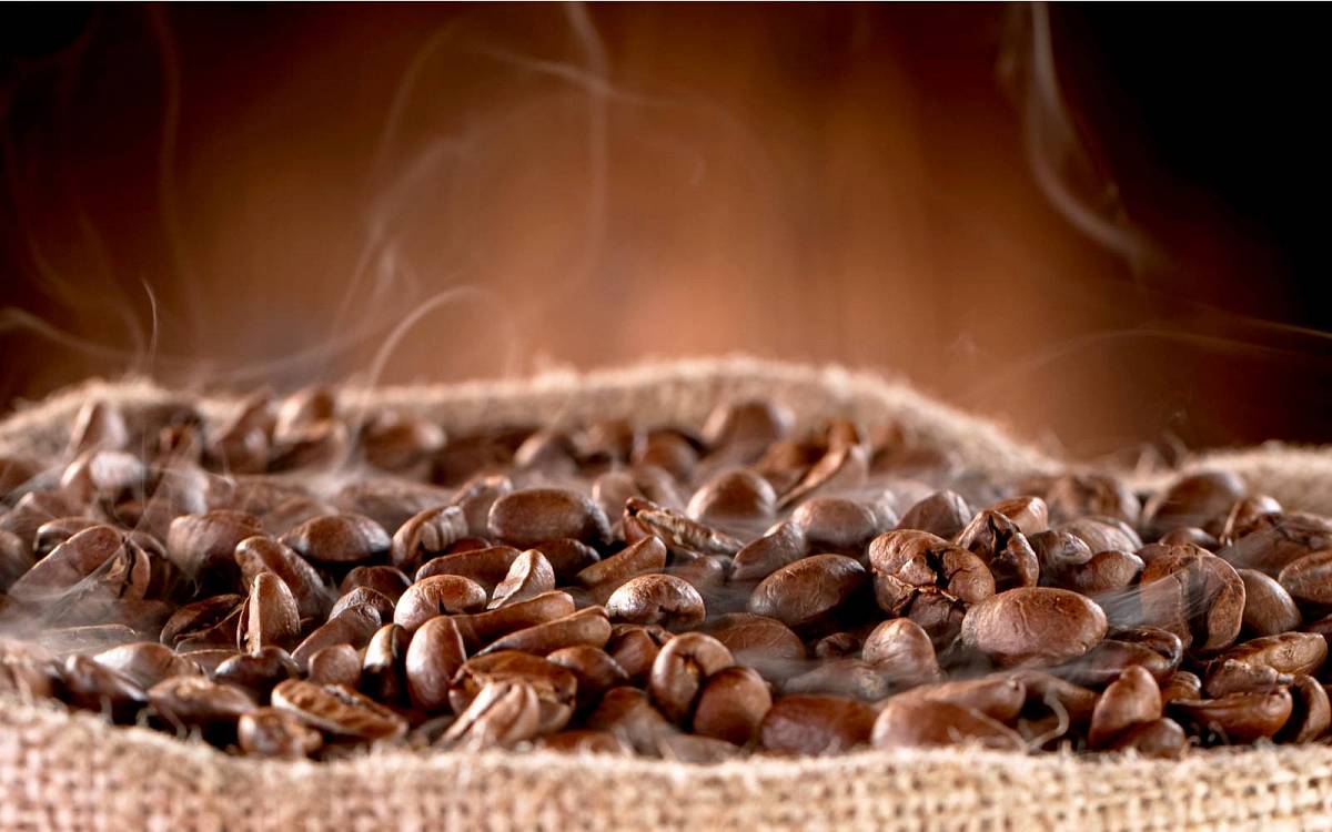 Je čerstvě pražená káva opravdu lepší?