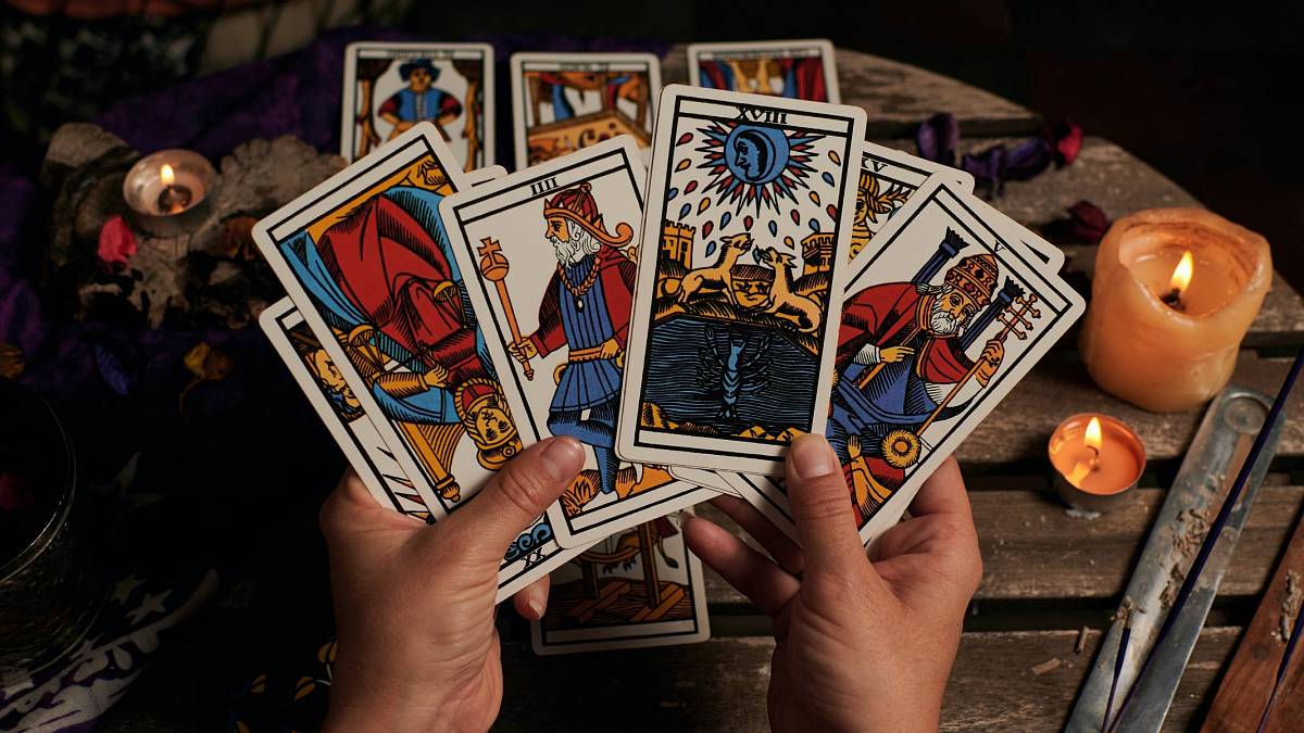 Výklad tarotových karet na tento víkend: Panny, neutíkejte od svých problémů, Lvy čekají dobré zprávy Výklad tarotových karet na tento víkend: Panny, neutíkejte od svých problémů, Lvy čekají dobré zprávy