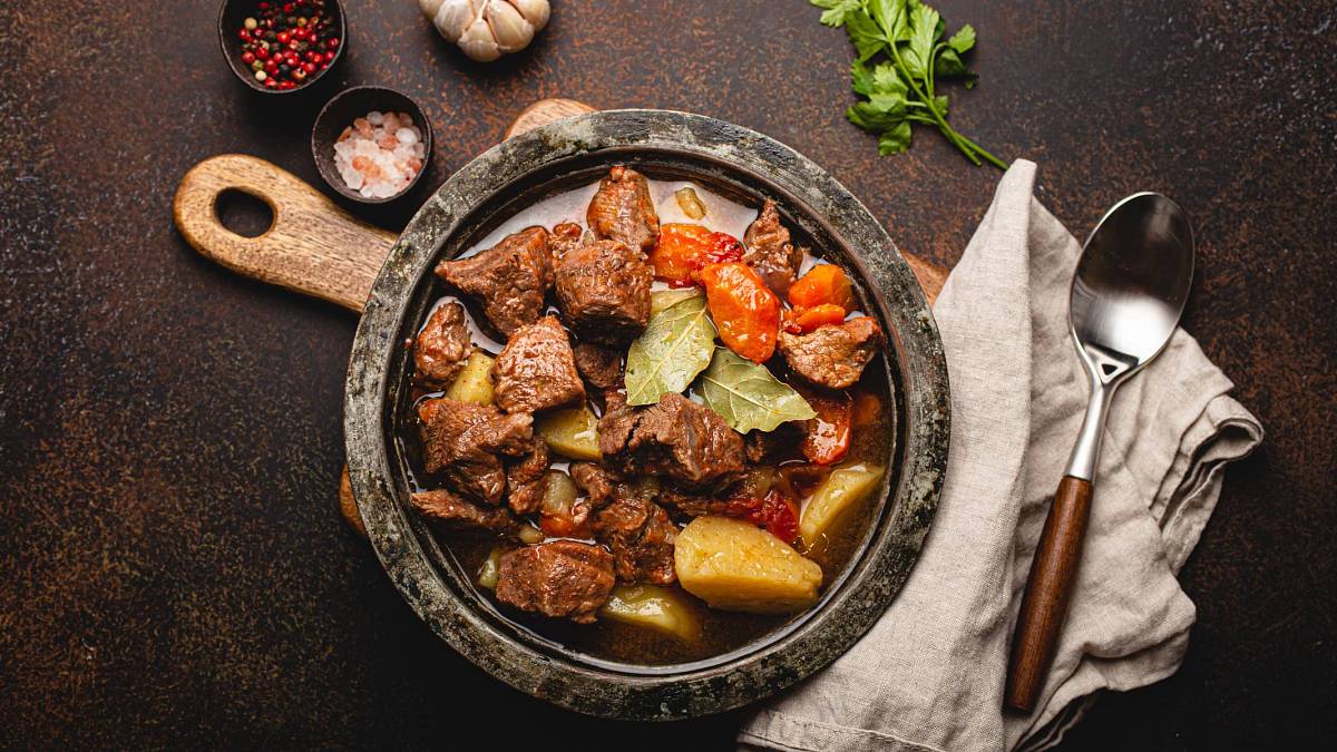 Znáte tajemství chutného guláše podle Radka Kašpárka? Znáte tajemství chutného guláše podle Radka Kašpárka?