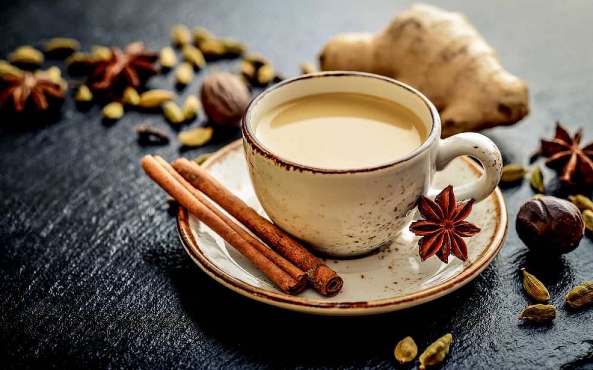 Zahřeje a povzbudí: Připravte si lahodný kořeněný indický čaj