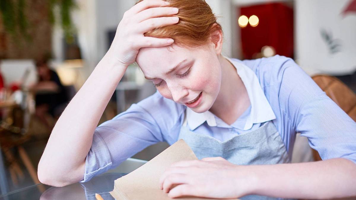 Daniela (24): Jako servírka jsem se moc neosvědčila, když jsem měla otevřít šampaňské, rozklepaly se mi ruce Daniela (24): Jako servírka jsem se moc neosvědčila, když jsem měla otevřít šampaňské, rozklepaly se mi ruce