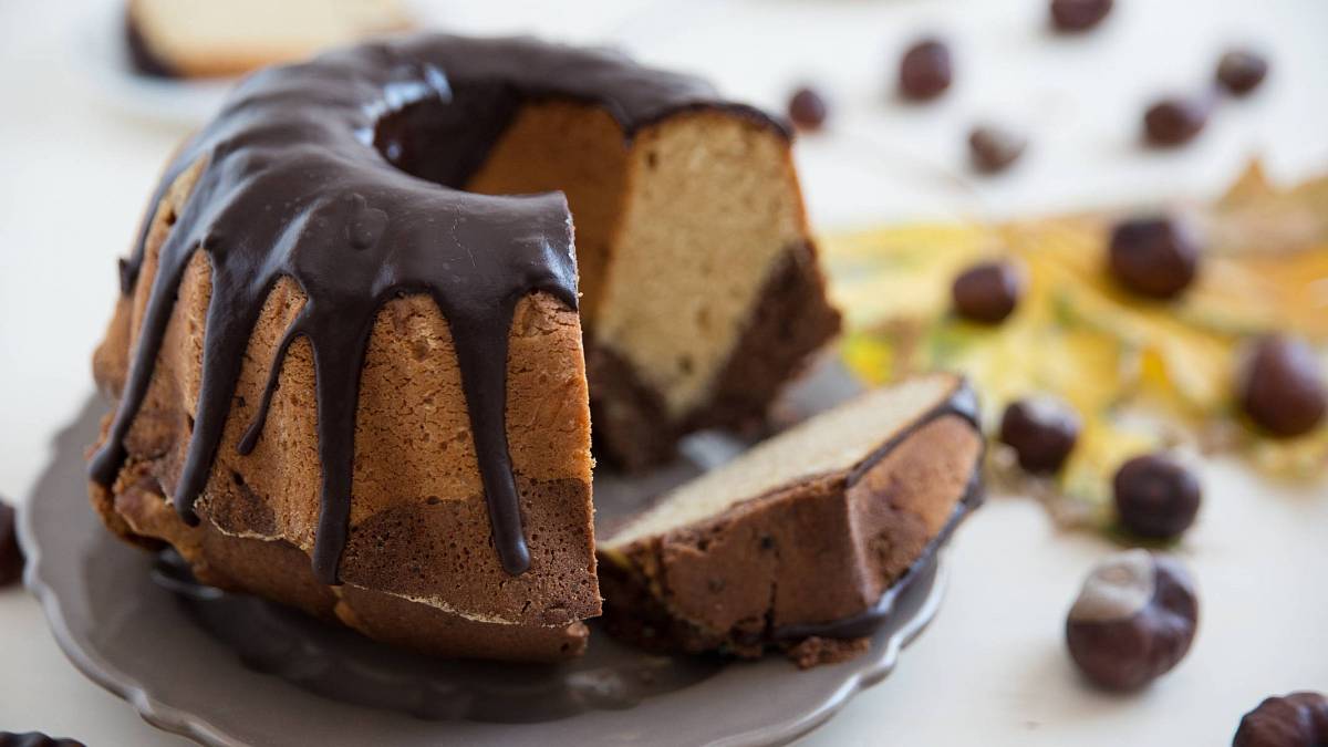 Vyzkoušejte recept na arašídovou bábovku s čokoládou