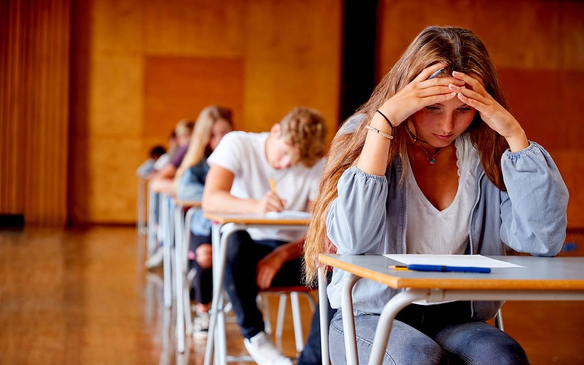 Úřední maturity: Kterak Babiš lovil voliče mezi studenty Úřední maturity: Kterak Babiš lovil voliče mezi studenty