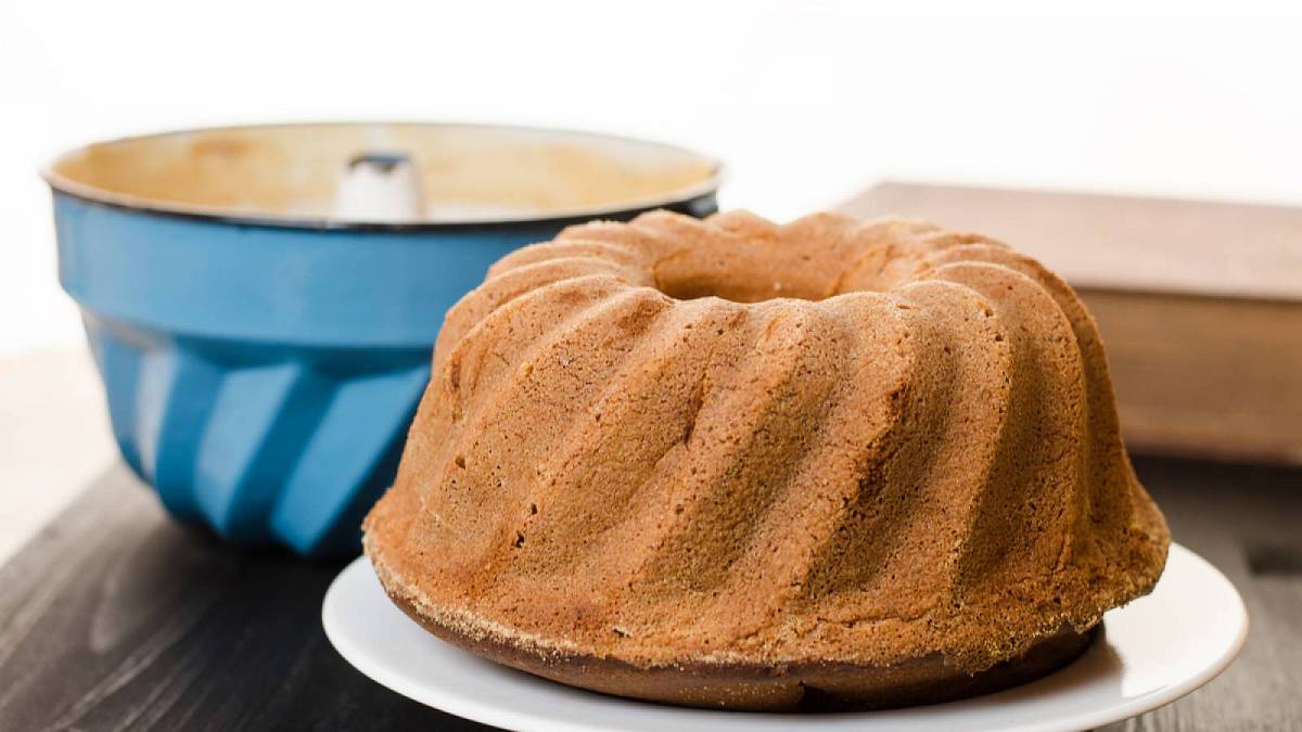 Připravte si velmi vláčnou bábovku s vaječným koňakem Připravte si velmi vláčnou bábovku s vaječným koňakem