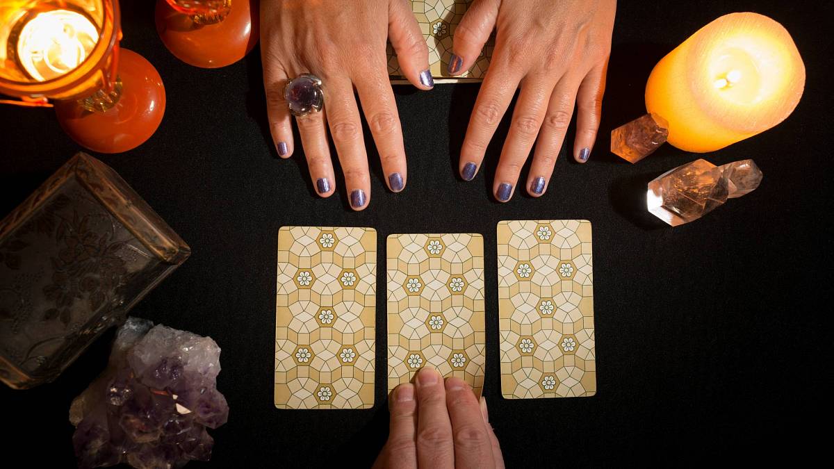 Výklad tarotových karet na měsíc říjen: Blíženci se mohou těšit na podzimní romanci, Štíry čeká hojnost v oblasti financí