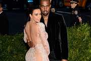 Kim Kardashian je součástí největší reality show na světě a řadu let je považovaná za nejsledovanější osobu světa Kim Kardashian je součástí největší reality show na světě a řadu let je považovaná za nejsledovanější osobu světa