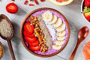 Smoothie miska – zdravá snídaně plná vitamínů, která skvěle chutná i vypadá Smoothie miska – zdravá snídaně plná vitamínů, která skvěle chutná i vypadá