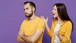 4 znamení, která Vás jakožto partnera budou vždy krutě soudit podle Vašich minulých vztahů