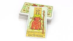 Tarotová karta na dnešní den: Král Holí naladí Lvy na pozitivní notu, Střelce zbaví problémů