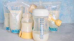 Každá maminka by měla vědět, jak správně uchovávat a manipulovat s mlékem, aby to miminku nijak neuškodilo