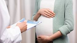 Testy moči v těhotenství dokážou odhalit nejeden problém