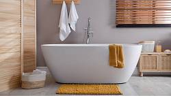 Jakou péči vyžadují koupelnové předložky, protiskluzové podložky do vany, houby a jiná příslušenství do koupelny?