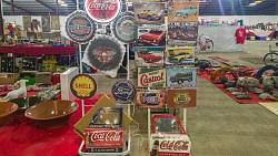 Za socialismu visely úplně všude. Teď jsou svatý grál sběratelů a pod 25 000 Kč je neprodávejte