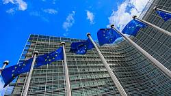 Platíte hotovostí? Od příštího roku budete ukazovat občanku. EU přistoupila k radikálnímu kroku