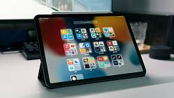 Ze starého tabletu jsem udělala geniálního kuchyňského pomocníka. Při vaření už se bez nej neobejdu