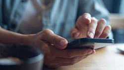 Na těchto telefonech bude brzy zakázán WhatsApp. Týká se Androidu i iPhonů