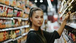 Chtěl, abych byla doma s dětmi. Teď se cítím jako žebrák