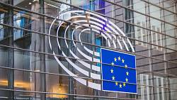 EU je neoblomná: Brusel uzákonil novou povinnost. Kdo ji nesplní, přijde o řidičák