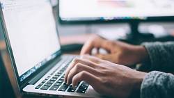 Objednala jsem na Temu notebook za 4 500 Kč. Jsem v šoku, co přišlo