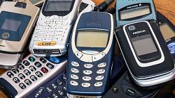 Ceny socialistických telefonů se sluchátky raketově stoupají. Za raritní kusy sběratelé nabízejí statisíce