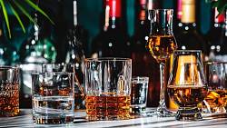 Čím se nesmí zajídat vodka: Většina Čechů dělá právě toto
