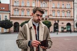Co o vás dle psychologů vypovídá, když si skládáte v peněžence bankovky podle nominální hodnoty?