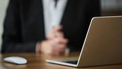 Kolik si vydělá státní úřednice v Česku? Z výše měsíční mzdy vám spadne čelist