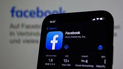 Byl milý a pozorný, hned jsem se zamilovala. Pak jsem viděla jeho Facebook a utekla jsem