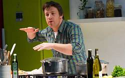 Jamie Oliver a jeho cesta od zvídavého dítěte nakukujícího pod pokličky až po majitele restaurací
