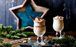 Alžírská káva či Eggnog Latté: Máte rádi českou klasiku nebo anglickou vánoční verzi koňakové kávy?