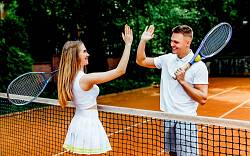 Tenis jako závodní i rekreační sport: Na co si dát pozor při tomto atraktivním sportu