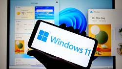 Po šesti letech Microsoft představuje nové Windows 11. Vyplatí se instalovat?