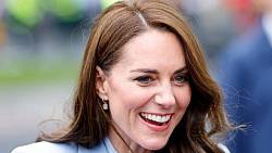 Kate Middleton zůstala věrná svým teniskám i na královské vánoční přání