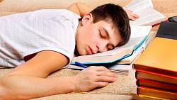 Dospívající děti a spánek: Kolik spánku stačí a kdy už je vhodné zakročit?
