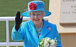 Na návštěvě u královny aneb kdo z lidí bez modré krve mohl Alžbětě II. pohlédnout do očí