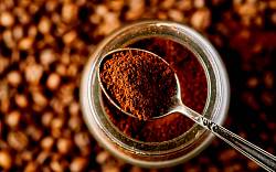 Nejlepší mletá káva je ta, s jejímž namletím počkáte až těsně před přípravou nápoje, říká kávový specialista