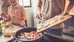 Vyvarujte se klasických chyb, které při vaření děláme prostě všichni