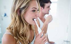 Elektrický zubní kartáček: Pár dobrých důvodů, proč si tohoto skvělého pomocníka pořídit