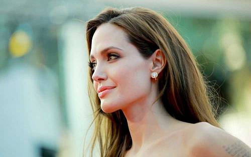 I celebrity mají své koníčky. Uhodnete, co sbírá Angelina Jolie, nebo čím si krátí dlouhou chvíli Sarah Jessica Parker I celebrity mají své koníčky. Uhodnete, co sbírá Angelina Jolie, nebo čím si krátí dlouhou chvíli Sarah Jessica Parker