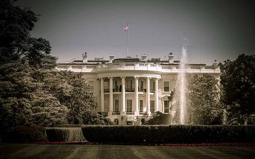 Prezident USA Joe Biden a první dáma se zabydlují v Bílém domě. Takhle nyní nejslavnější prezidentské sídlo vypadá Prezident USA Joe Biden a první dáma se zabydlují v Bílém domě. Takhle nyní nejslavnější prezidentské sídlo vypadá