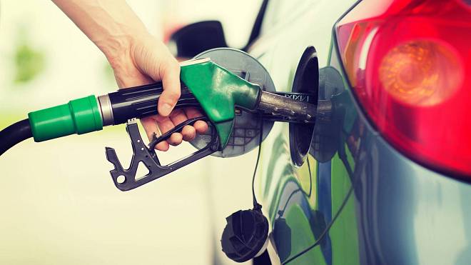 Zdražení nafty a benzínu nekončí: Odborníci varují před dalším prudkým růstem cen pohonných hmot