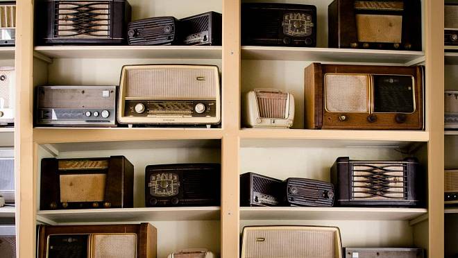 Kdo vyšťourá doma tohle socialistické rádio, má od sběratelů 5–15 000 Kč na ruku