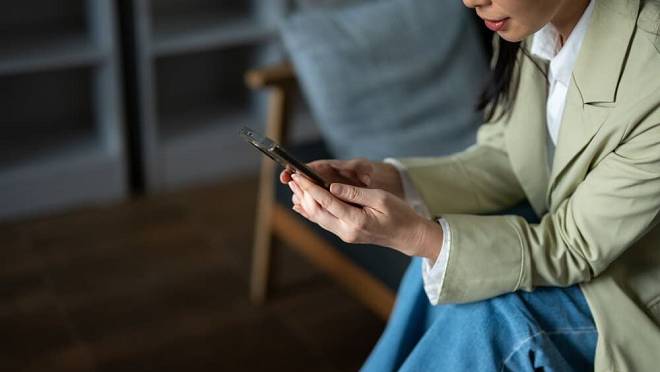 Toto je nejzákeřnější aplikace v mobilu. Šmíruje vás a práskne úplně všechno