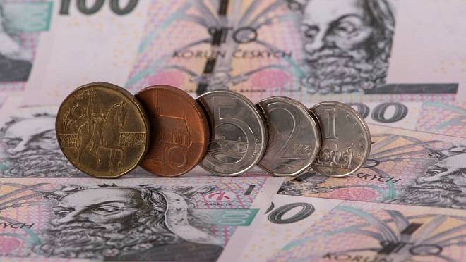 Desetikoruna z roku 1993 se dnes draží za 400 000 Kč. Liší se jen drobným detailem