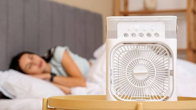 Trik našich babiček vás zchladí během spánku v přehřátém bytě. Klimatizaci ani větrák nepotřebujete