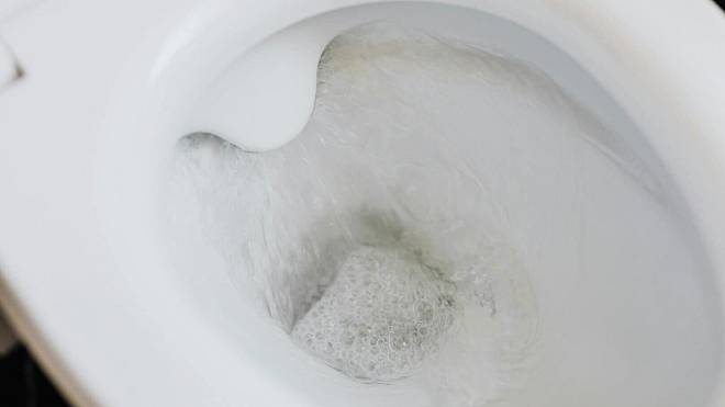 Šok při návštěvě USA: Proč v New Yorku nenajdete žádné záchodové štětky