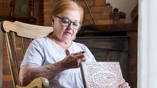 Tyto ošklivé socialistické blbinky rozhodně nevyhazujte. Dnes mají cenu 5 000 Kč minimálně