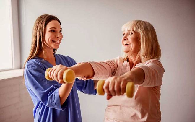 Nejlepší cvičení pro ženy ve středním věku – pojďte se hecnout a zacvičit si