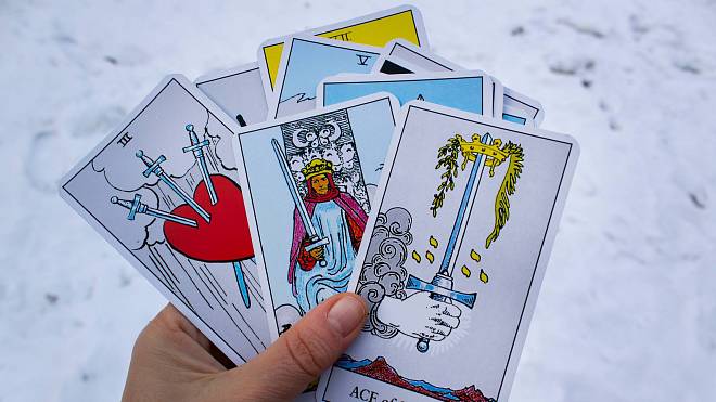 Co čeká na jednotlivá znamení v prosinci v oblasti lásky podle tarotových karet?